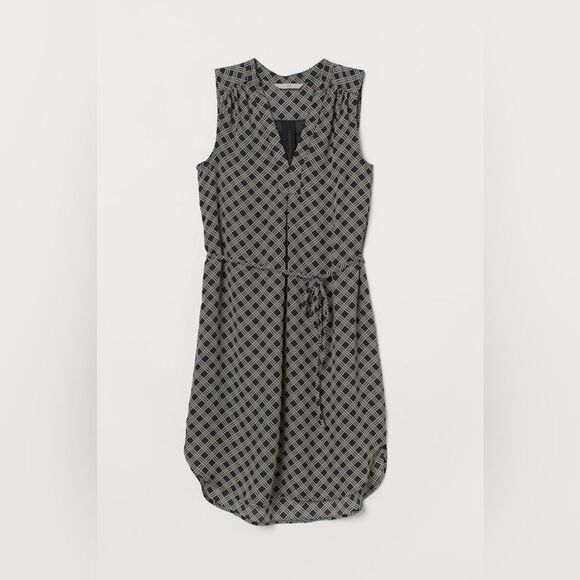 H&M Dresses & Skirts - H&M Sleeveless Creped Dress Black White size 4